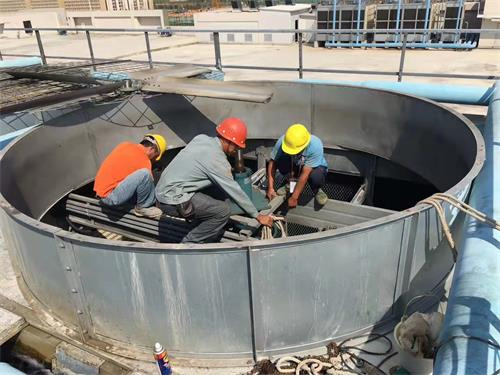 是什么原因導致了工業(yè)冷卻塔內的冷卻水變少?(冷卻塔